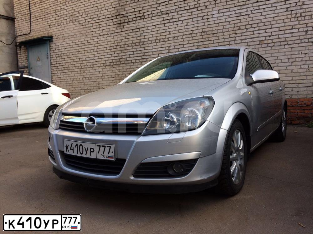 Фото автомобиля OPEL ASTRA, 2005 — госномер М332НН799. Цвет: СЕРЕБРИСТЫЙ