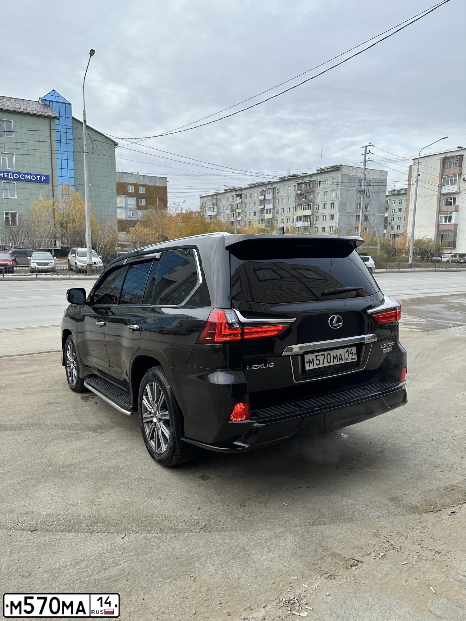 Фото автомобиля LEXUS LX, 2012 — госномер Е009КХ75. Цвет: ЧЕРНЫЙ
