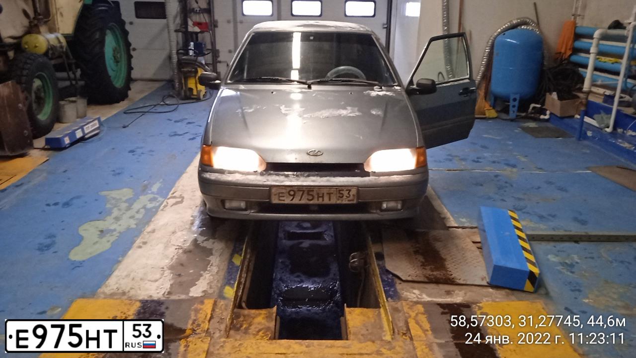 Фото автомобиля LADA 2115 SAMARA, 2005 — госномер Е073КТ53. Цвет: СРЕДНИЙ СЕРО-ЗЕЛЕНЫЙ МЕТ.