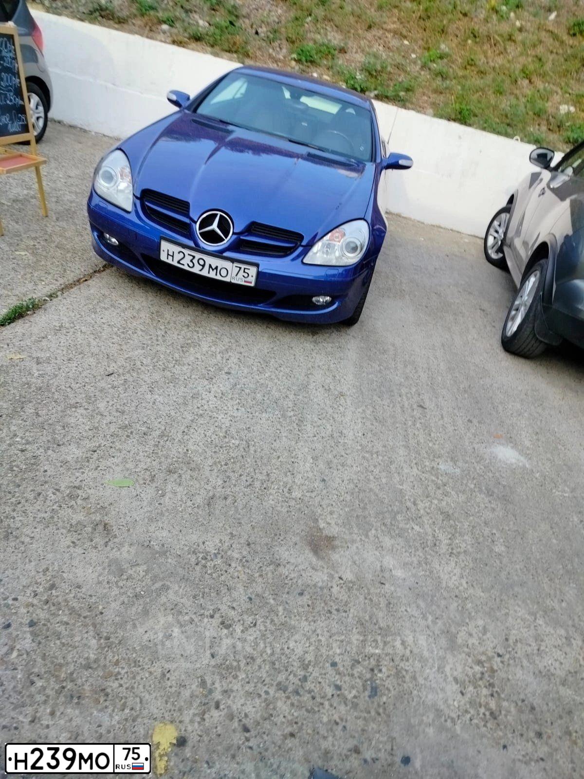 Фото автомобиля MERCEDES SLK-KLASSE, 2007 — госномер Н239МО75. Цвет: синий