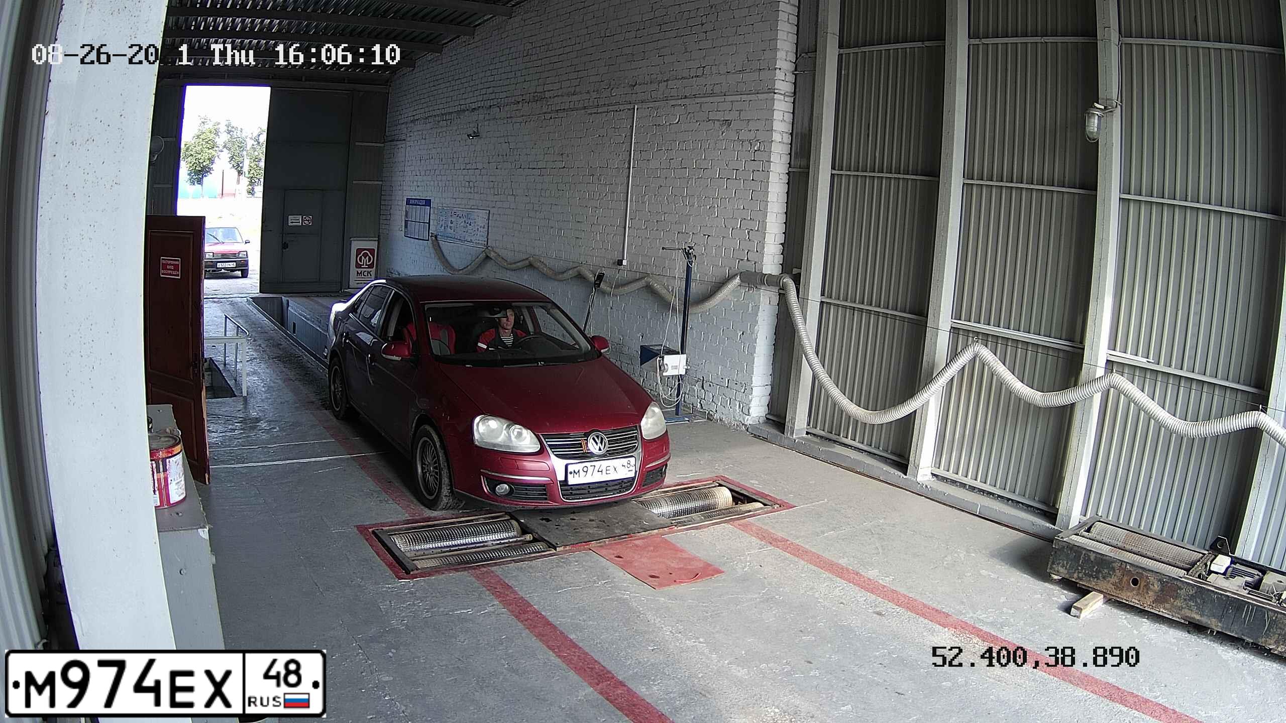 Фото автомобиля VOLKSWAGEN JETTA, 2009 — госномер М974ЕХ48. Цвет: ВИШНЕВЫЙ