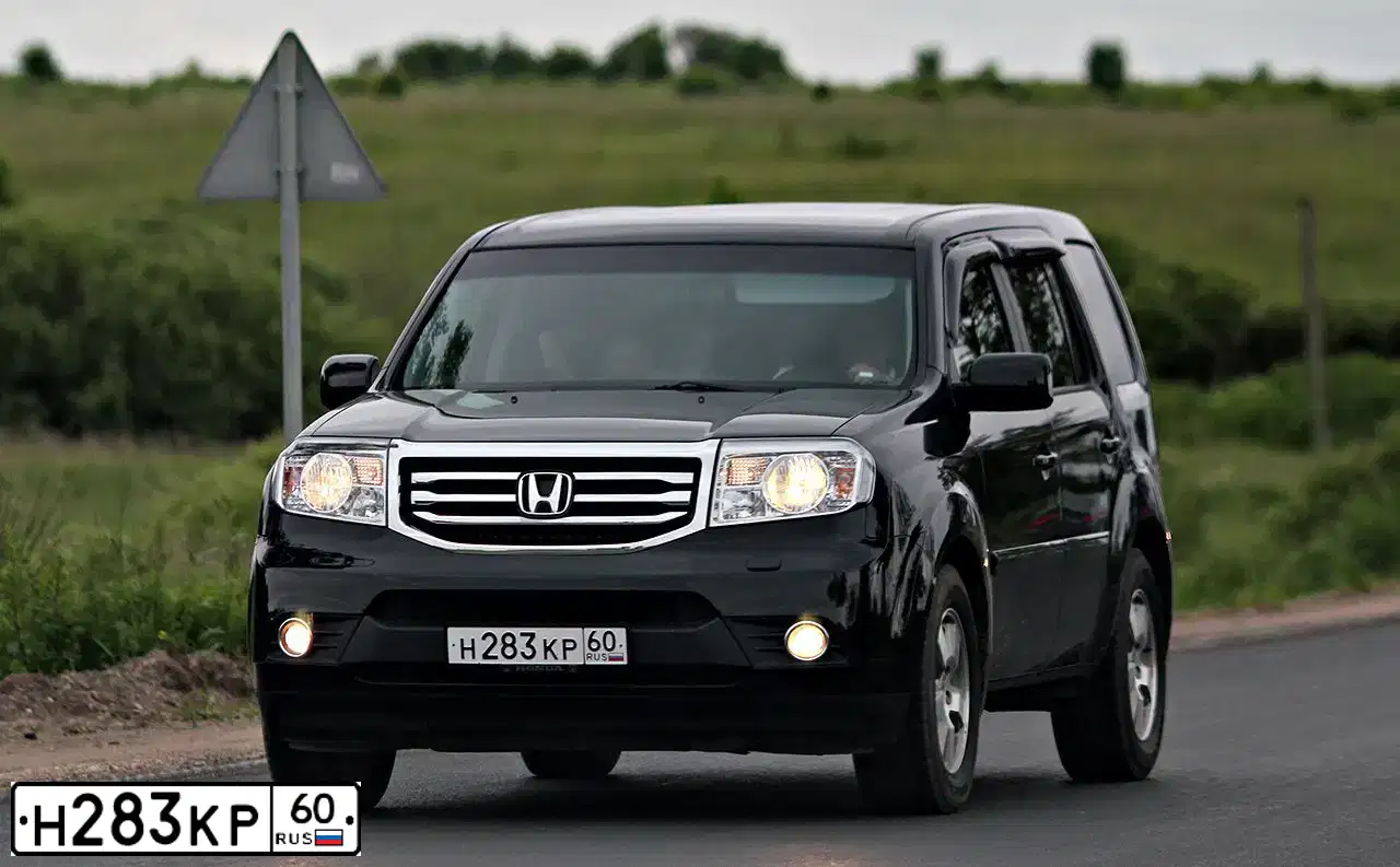 Фото автомобиля HONDA PILOT, 2012 — госномер Н283КР60. Цвет: ЧЕРНЫЙ