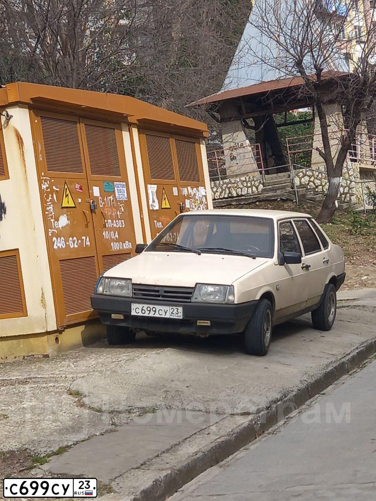 Фото автомобиля LADA 21099, 1995 — госномер У705ТХ193. Цвет: СВЕТЛО БЕЖЕВЫЙ СЕРЫЙ