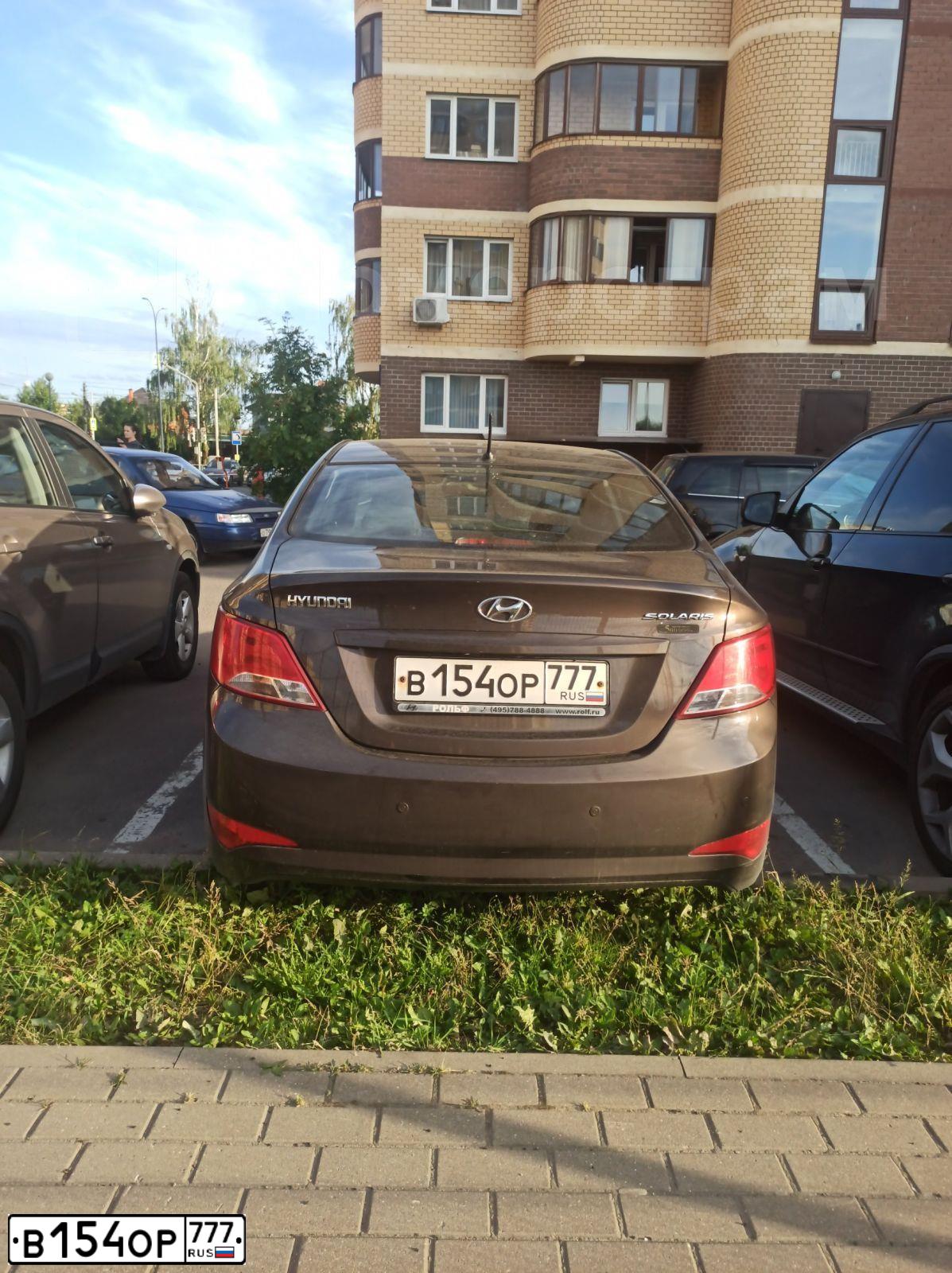 Фото автомобиля HYUNDAI SOLARIS, 2015 — госномер В154ОР777. Цвет: КОРИЧНЕВЫЙ