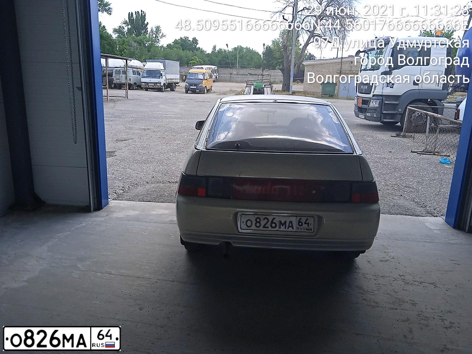 Фото автомобиля LADA 2112, 2002 — госномер Е712АВ08. Цвет: СЕРЕБРИСТЫЙ