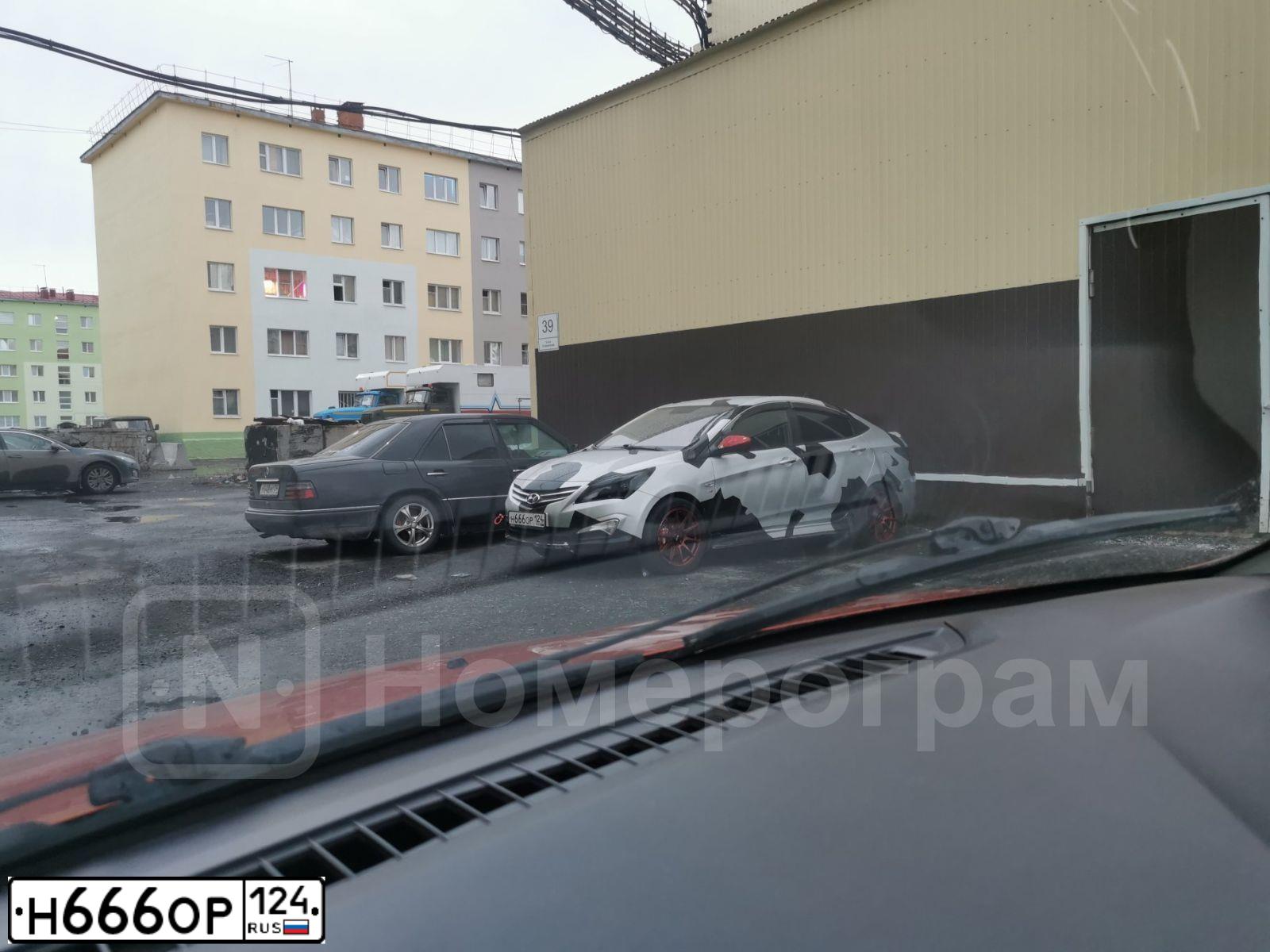Фото автомобиля HYUNDAI SOLARIS, 2016 — госномер А272ОТ124. Цвет: СЕРЕБРИСТЫЙ ЧЕРНЫЙ
