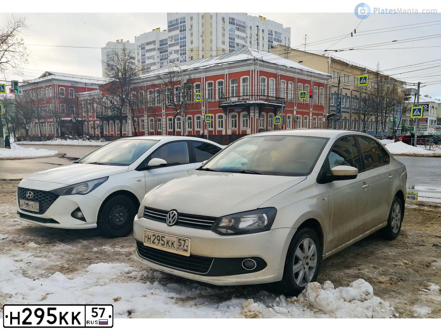 Фото автомобиля VOLKSWAGEN POLO, 2011 — госномер Н295КК57. Цвет: СЕРЕБРИСТО-ЖЕЛТЫЙ