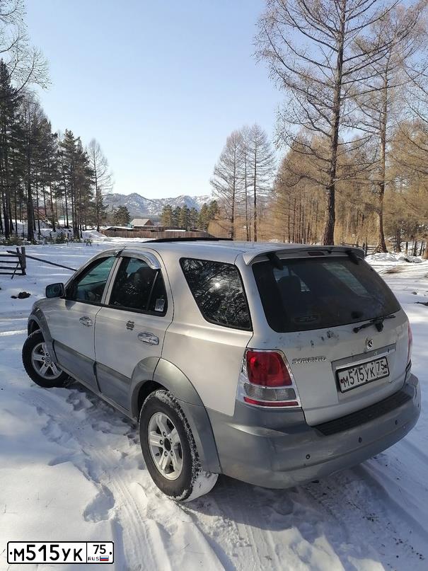 Фото автомобиля KIA SORENTO, 2004 — госномер М515УК75. Цвет: ТЕМНО-СЕРЫЙ