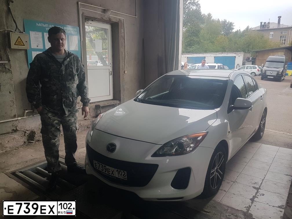Фото автомобиля MAZDA 3, 2011 — госномер К794НУ702. Цвет: Белый