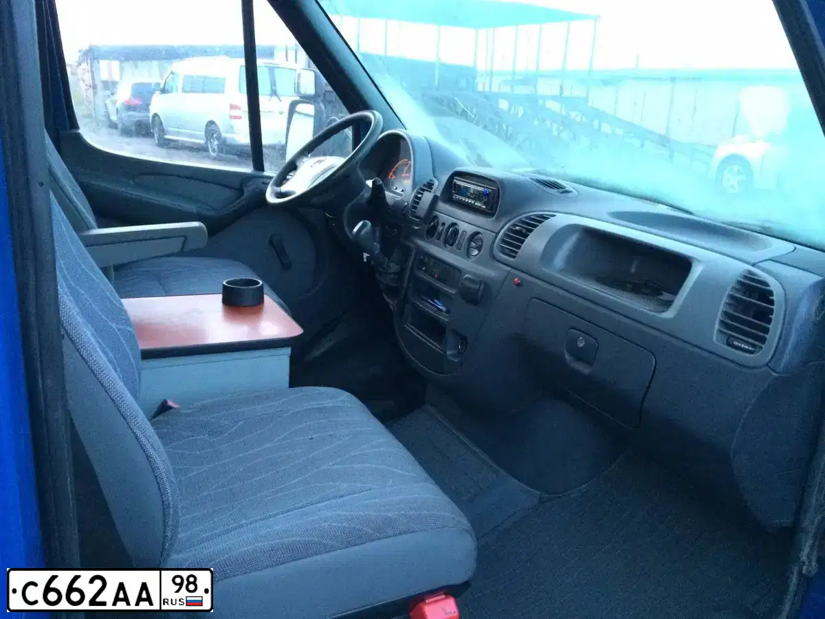 Фото автомобиля MERCEDES SPRINTER, 2000 — госномер А640УУ790. Цвет: СИНИЙ
