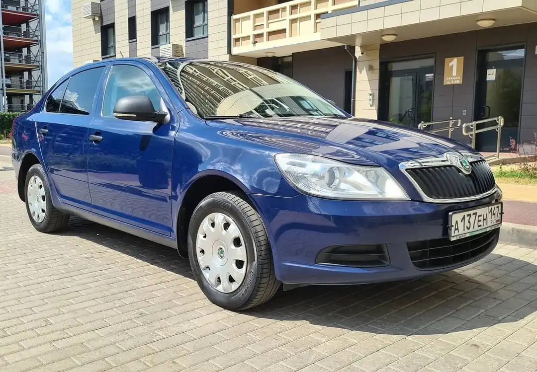 Фото автомобиля SKODA OCTAVIA, 2011 — госномер Н262ВР550. Цвет: Темно-синий