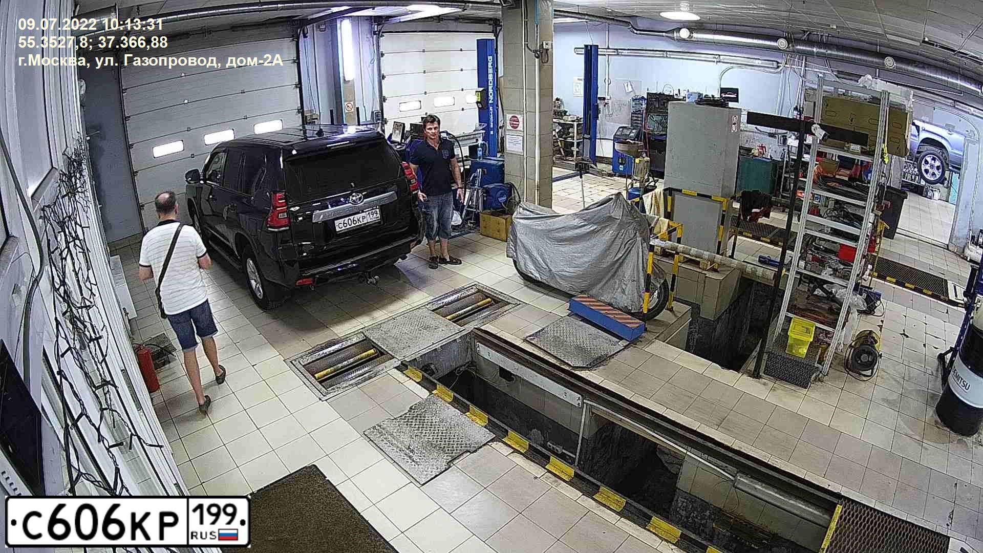 Фото автомобиля TOYOTA LANDCRUISER, 2018 — госномер О085АХ977. Цвет: ЧЕРНЫЙ