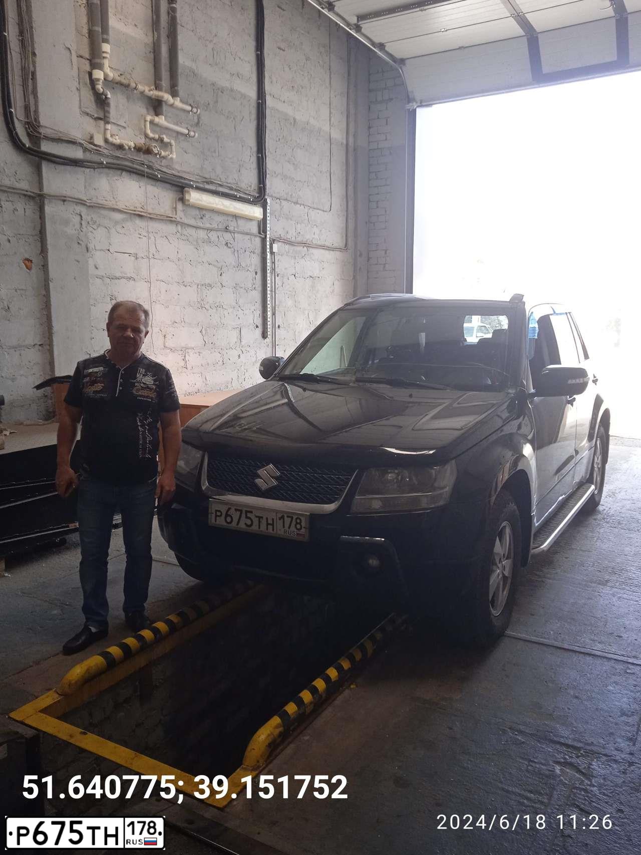 Фото автомобиля SUZUKI /GRAND/ VITARA, 2011 — госномер М665АА178. Цвет: ЧЕРНЫЙ