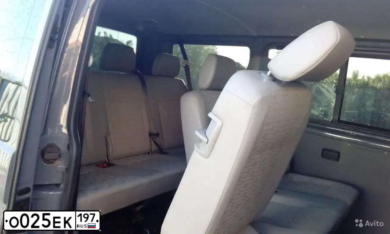 Фото автомобиля VOLKSWAGEN TRANSPORTER, 2010 — госномер В522АО763. Цвет: СЕРЫЙ