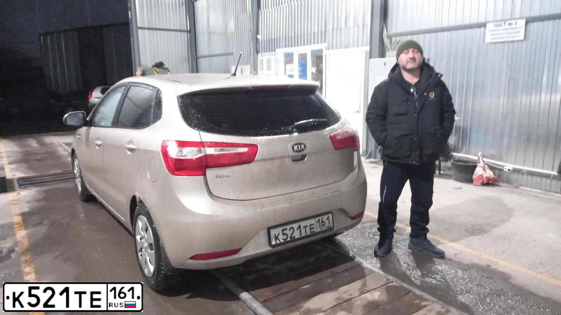 Фото автомобиля KIA RIO, 2014 — госномер К521ТЕ161. Цвет: БЕЖЕВЫЙ