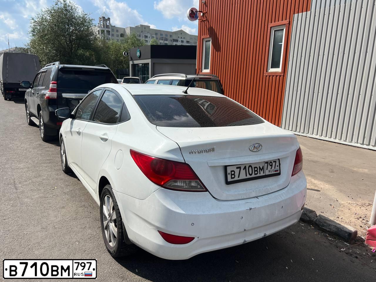 Фото автомобиля HYUNDAI SOLARIS, 2013 — госномер В710ВМ797. Цвет: Белый