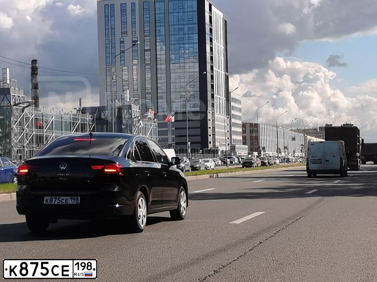 Фото автомобиля VOLKSWAGEN POLO, 2020 — госномер К875СЕ198. Цвет: ЧЕРНЫЙ