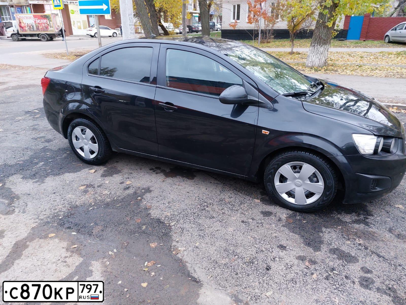 Фото автомобиля CHEVROLET AVEO, 2012 — госномер Е107НР761. Цвет: ЧЕРНЫЙ
