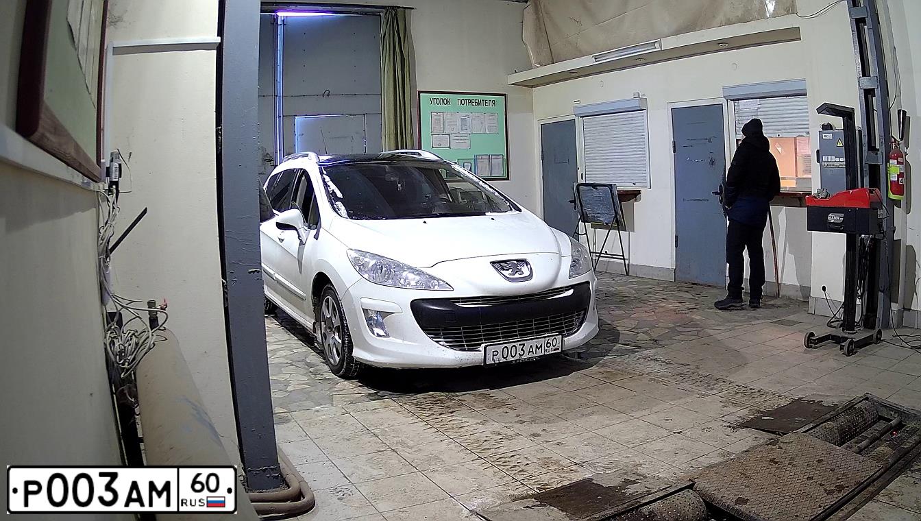 Фото автомобиля LADA 2115, 2003 — госномер Х113УК60. Цвет: СВЕТЛО-СЕРЕБРИСТЫЙ