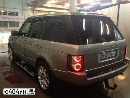 Фото автомобиля LANDROVER RANGE ROVER, 2011 — госномер А004АУ38. Цвет: СЕРЫЙ