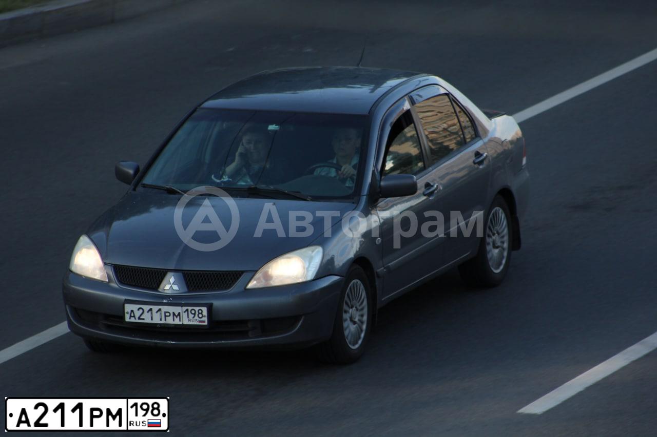 Фото автомобиля MITSUBISHI LANCER, 2006 — госномер А211РМ198. Цвет: СЕРЫЙ
