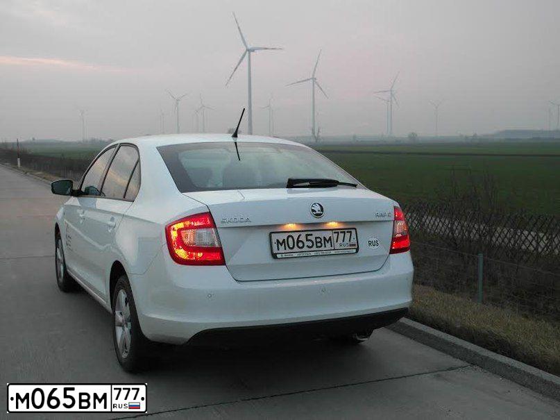 Фото автомобиля SKODA RAPID, 2014 — госномер Н338ВЕ790. Цвет: Белый
