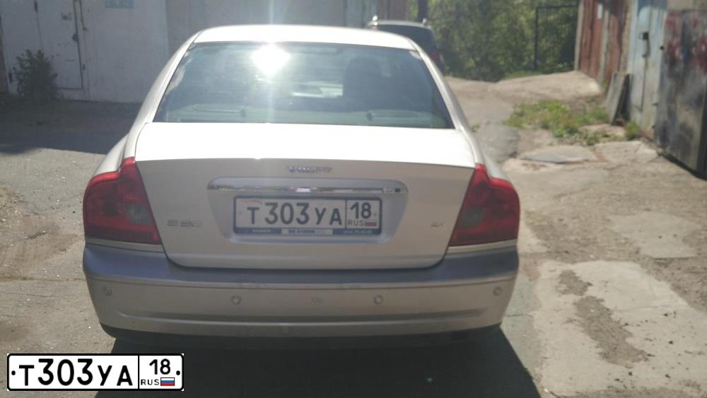 Фото автомобиля VOLVO S80, 2005 — госномер Т303УА18. Цвет: СЕРЕБРИСТЫЙ