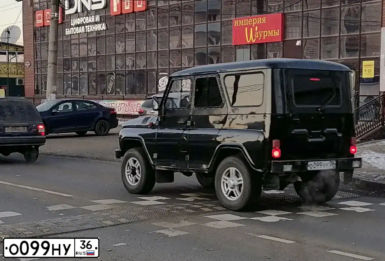 Фото автомобиля VOLKSWAGEN PASSAT, 1998 — госномер О099НУ36. Цвет: ЗЕЛЕНЫЙ