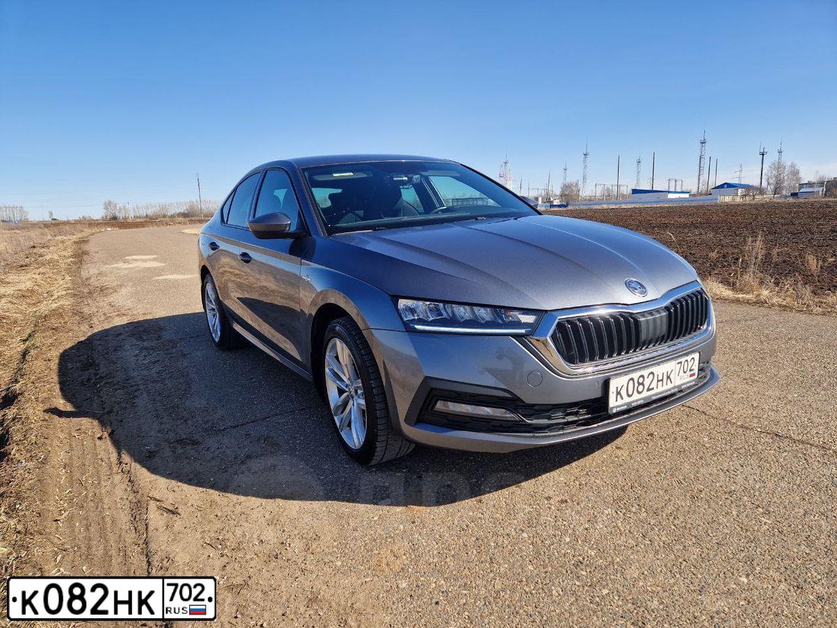 Фото автомобиля SKODA OCTAVIA, 2022 — госномер К082НК702. Цвет: СЕРЫЙ