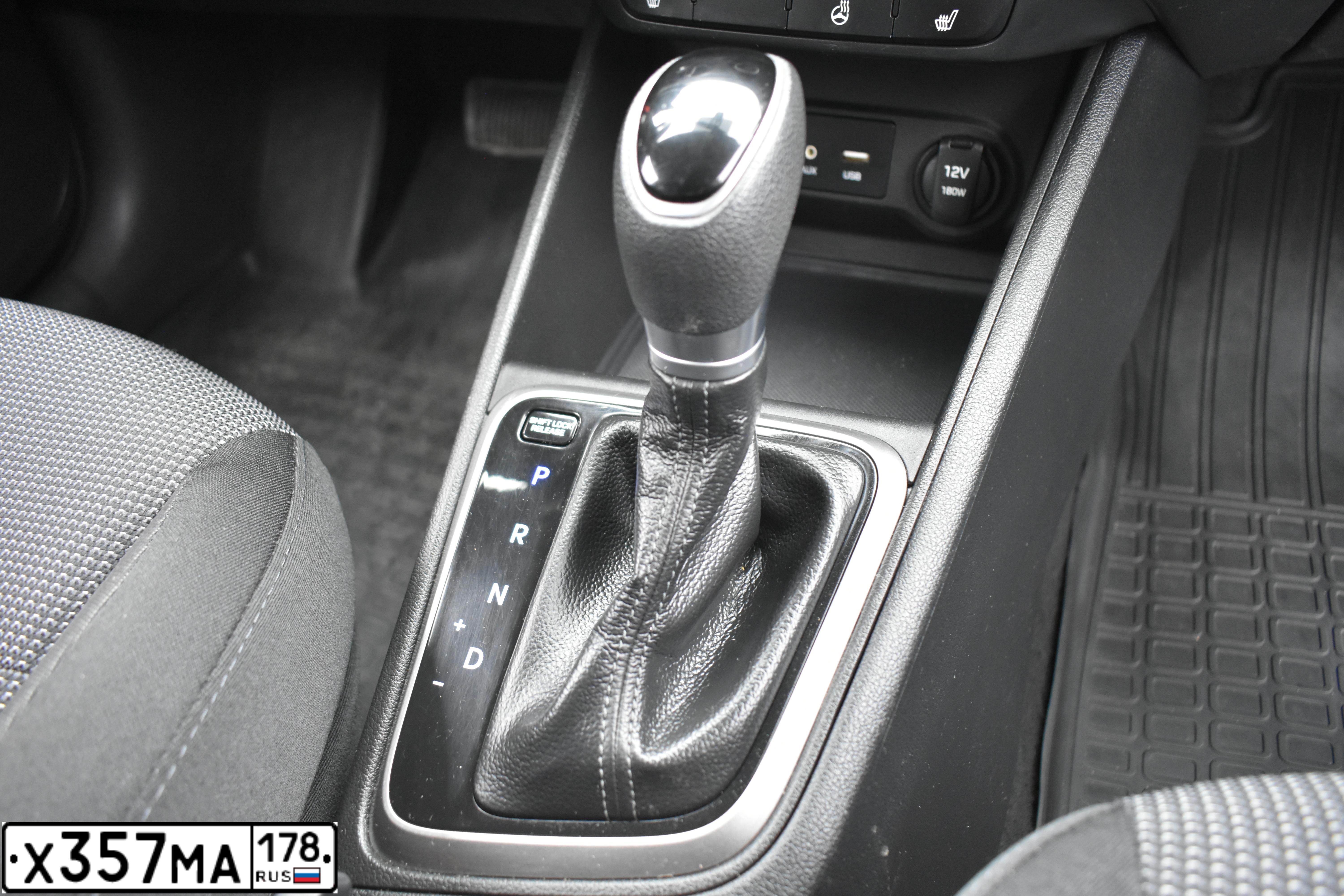 Фото автомобиля SKODA OCTAVIA, 2017 — госномер Х375МА178. Цвет: ЧЕРНЫЙ