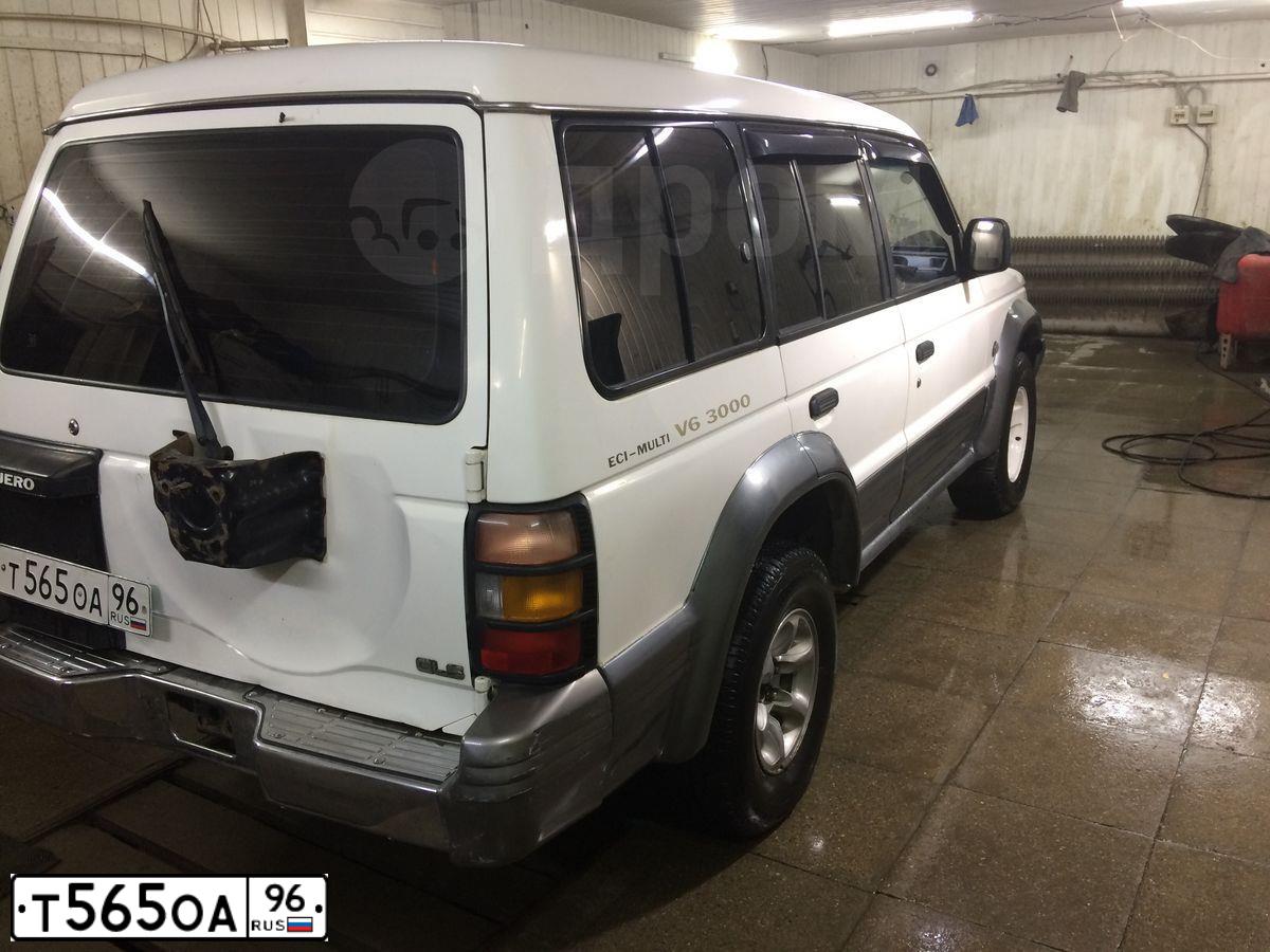 Фото автомобиля MITSUBISHI PAJERO, 1991 — госномер Е324ВТ774. Цвет: Белый
