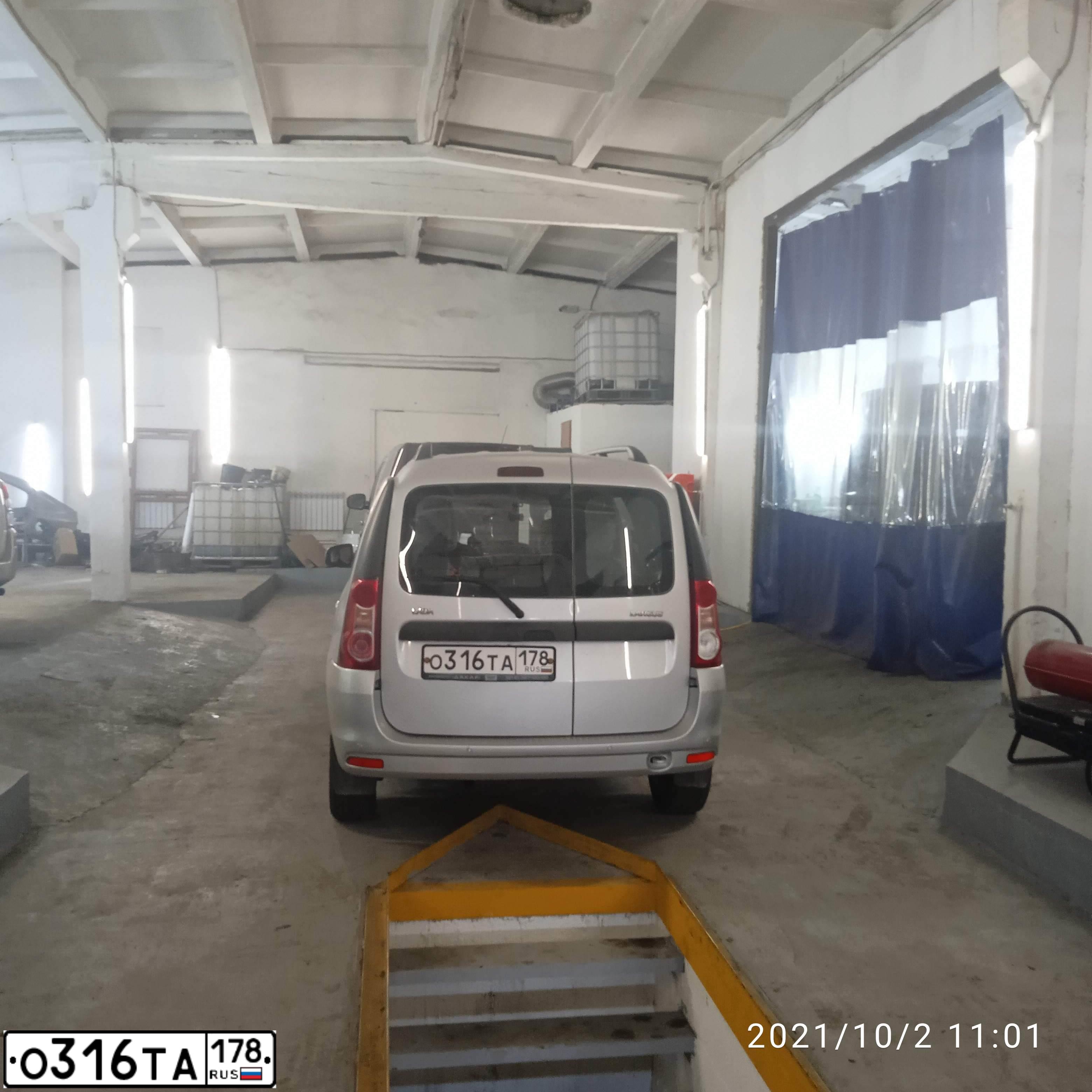 Фото автомобиля LADA LARGUS, 2013 — госномер О316ТА178. Цвет: СЕРЕБРИСТЫЙ