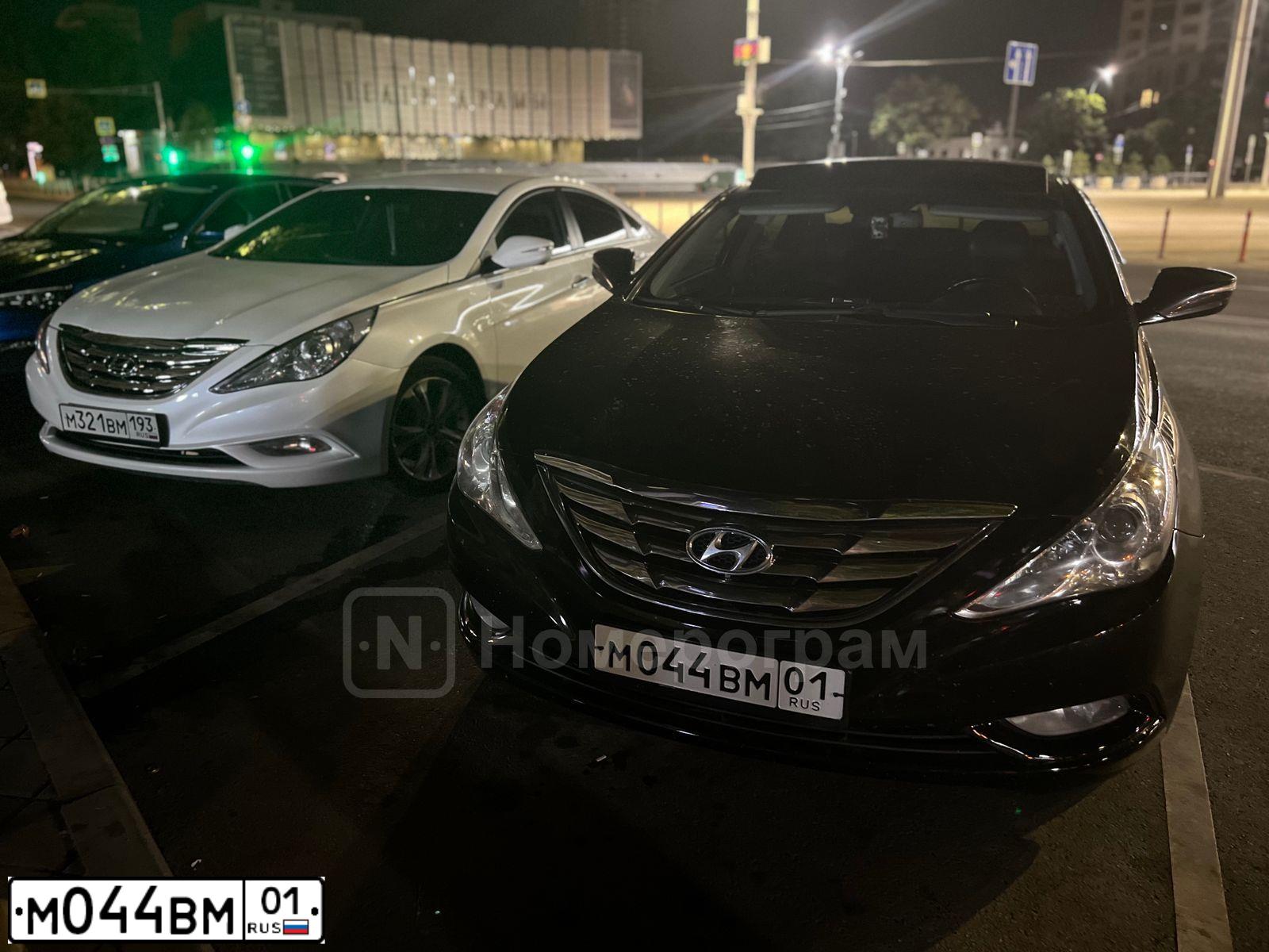 Фото автомобиля LADA 2110, 2000 — госномер М044ВМ01. Цвет: СЕРЕБРИСТО-СИНИЙ