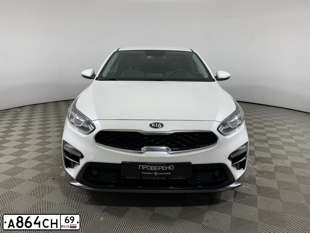 Фото автомобиля KIA CERATO, 2018 — госномер Р796АК550. Цвет: Белый