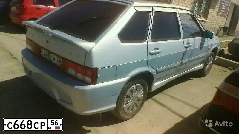 Фото автомобиля LADA 2114, 2005 — госномер В810ЕЕ17. Цвет: Серебристо-желто-голубой