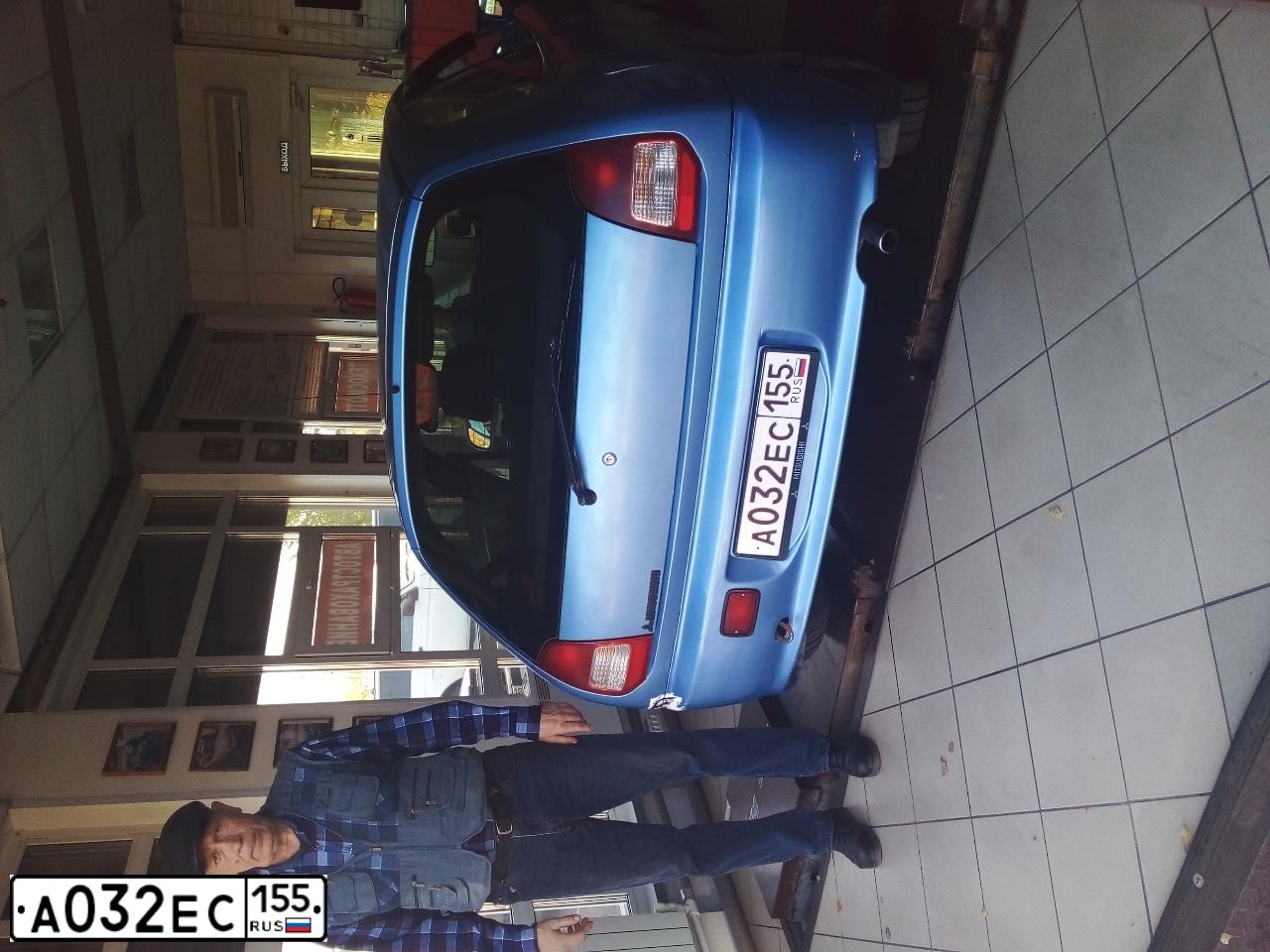 Фото автомобиля MITSUBISHI COLT, 1999 — госномер А032ЕС155. Цвет: СИНЕ-ГОЛУБОЙ