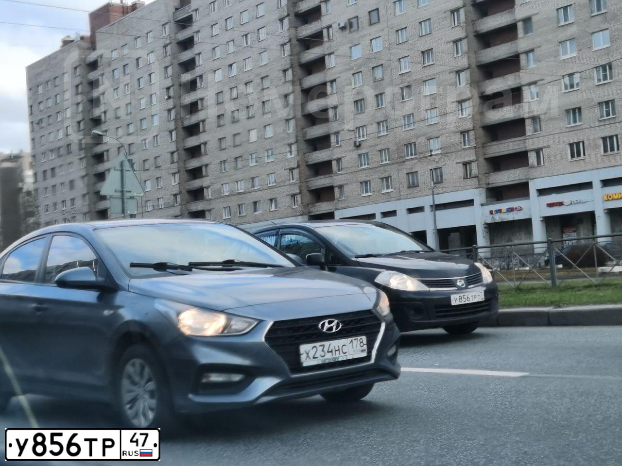 Фото автомобиля NISSAN TIIDA, 2008 — госномер Н181КУ198. Цвет: ЧЕРНЫЙ