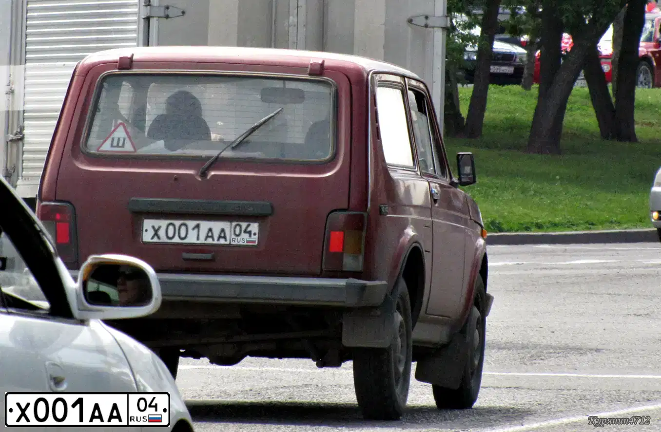 Фото автомобиля LADA 2121 NIVA, 1994 — госномер Х001АА04. Цвет: ВИШНЕВЫЙ