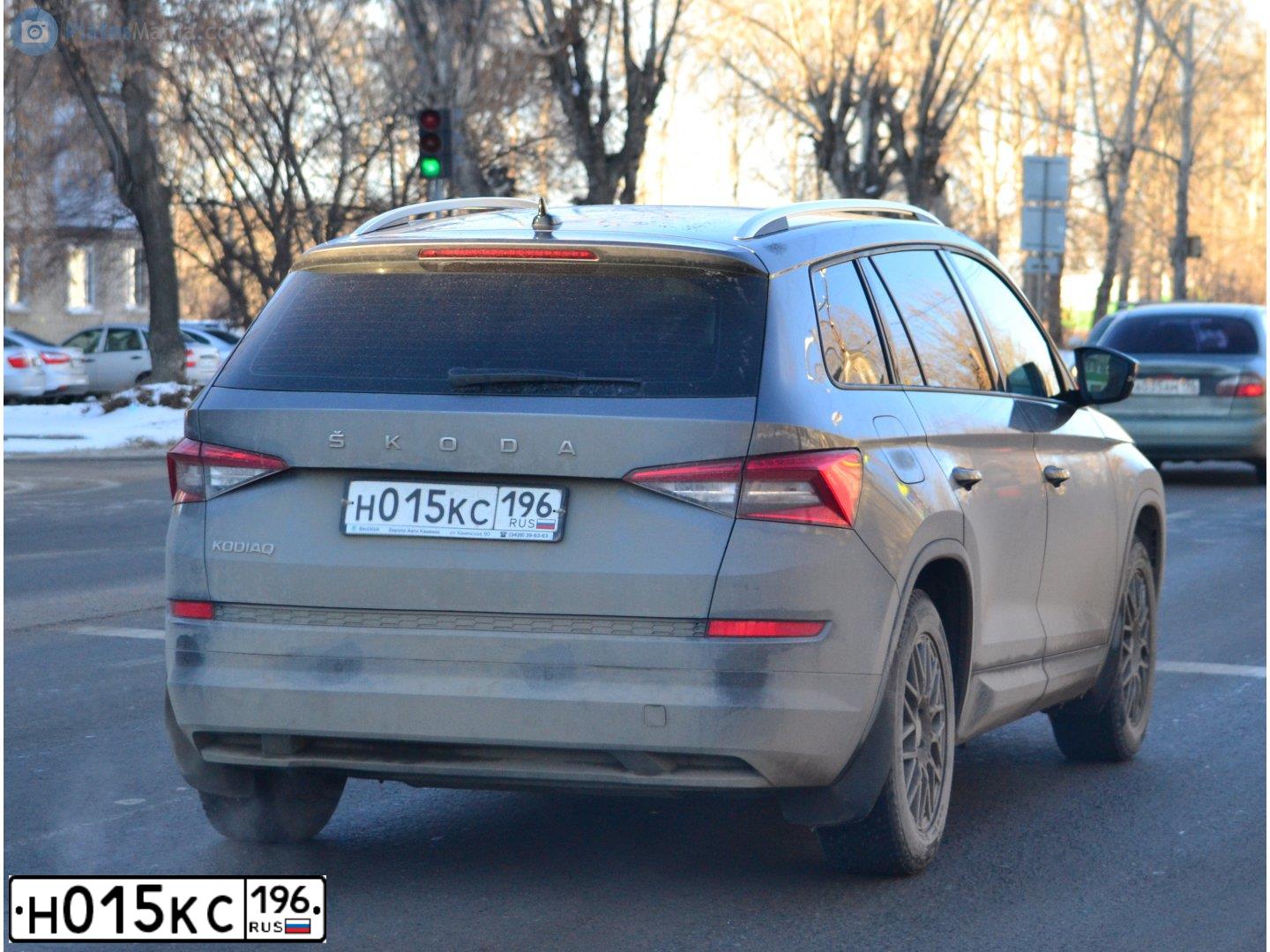 Фото автомобиля SKODA KODIAQ, 2020 — госномер Н015КС196. Цвет: СЕРЫЙ