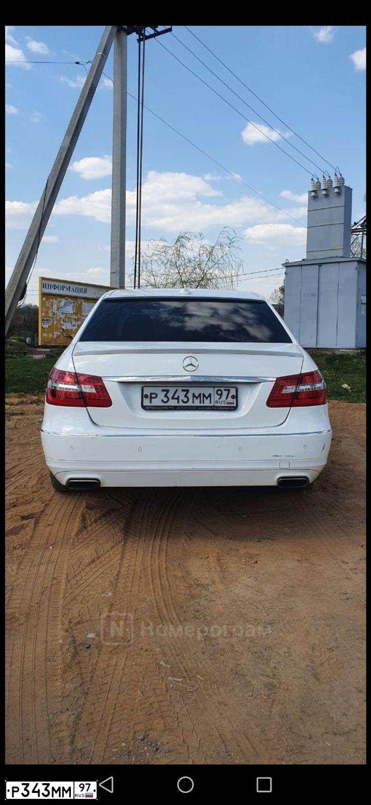 Фото автомобиля MERCEDES E-KLASSE, 2012 — госномер Р343ММ97. Цвет: Белый