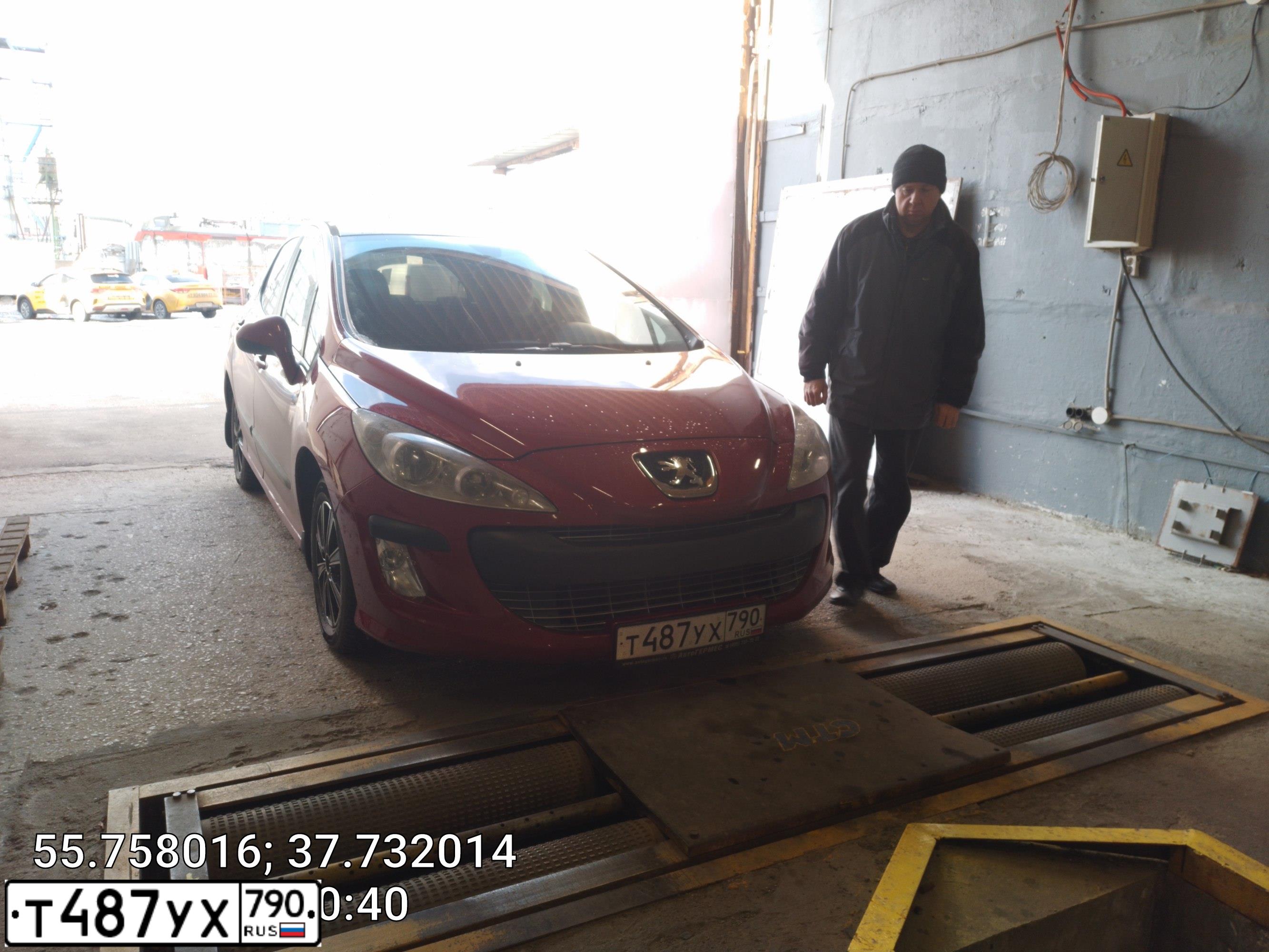 Фото автомобиля PEUGEOT 308, 2008 — госномер Т905АХ977. Цвет: КРАСНЫЙ