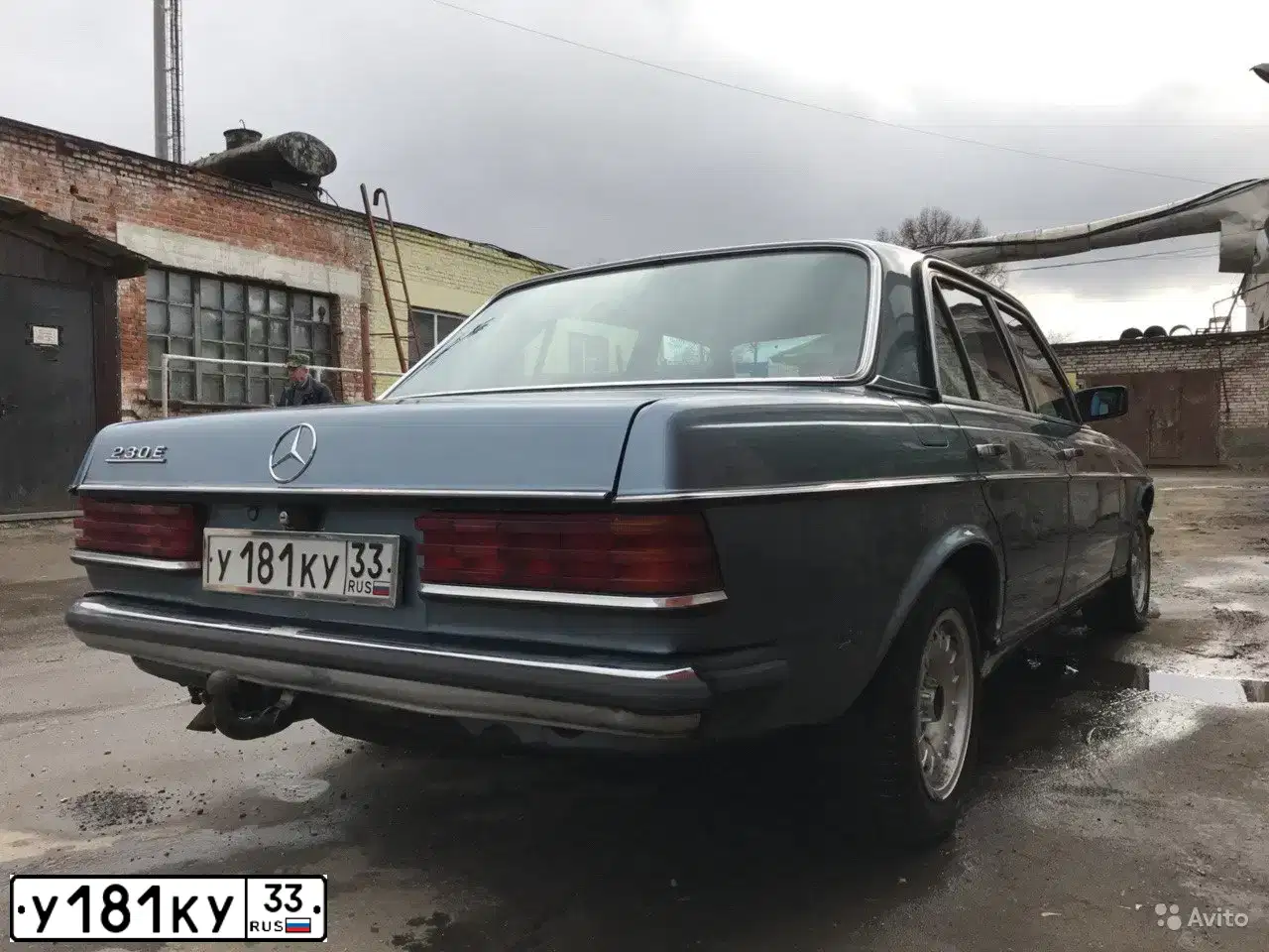 Фото автомобиля MERCEDES E-KLASSE, 1984 — госномер С154ТК43. Цвет: ГОЛУБОЙ