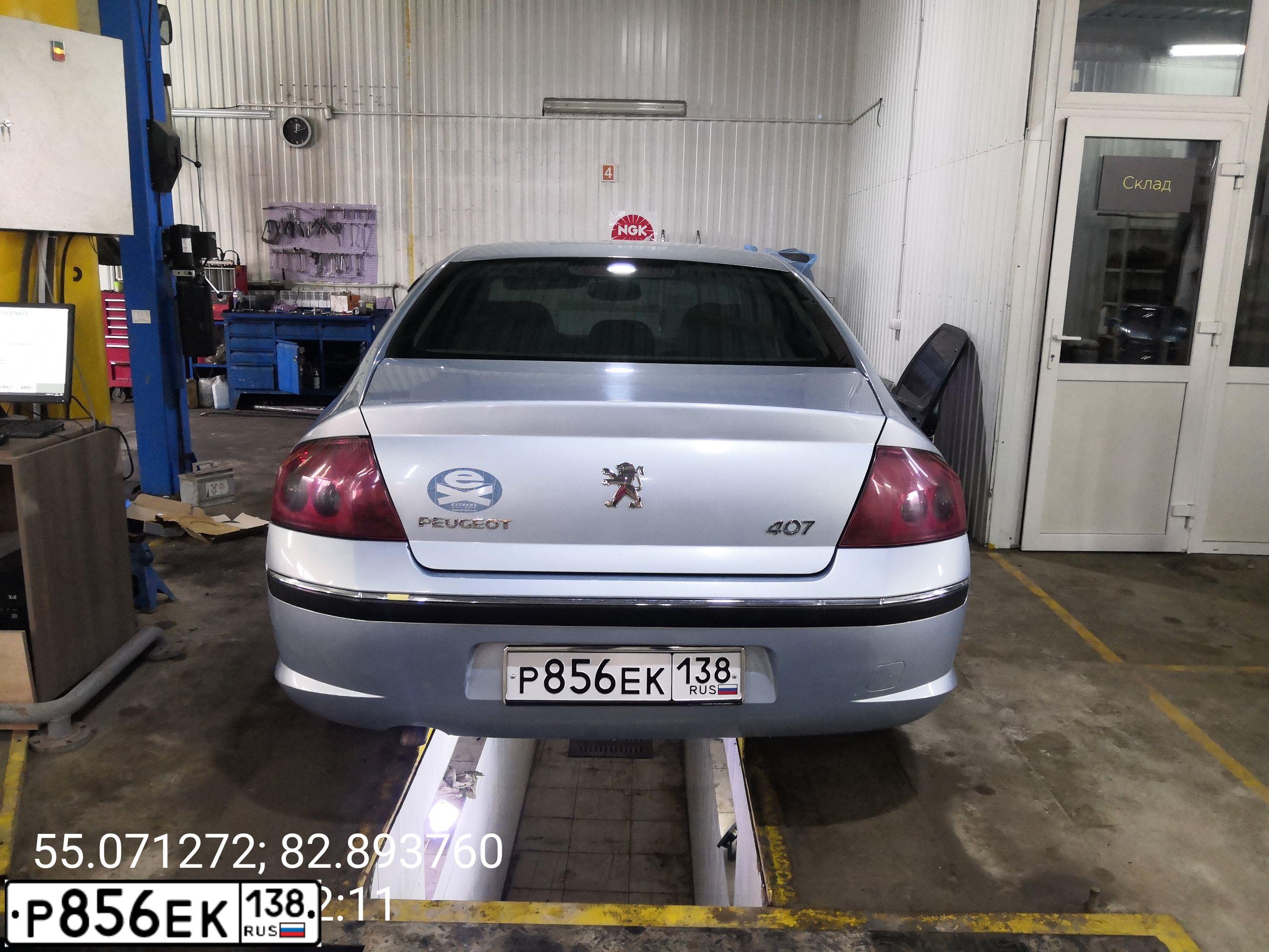 Фото автомобиля PEUGEOT 407, 2005 — госномер Р856ЕК138. Цвет: Серый