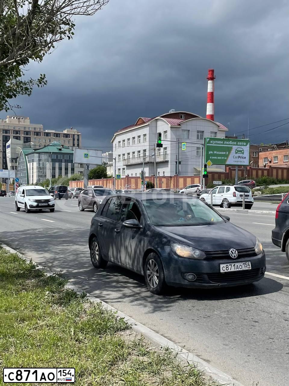 Фото автомобиля VOLKSWAGEN GOLF, 2012 — госномер С871АО154. Цвет: СЕРО СИНИЙ