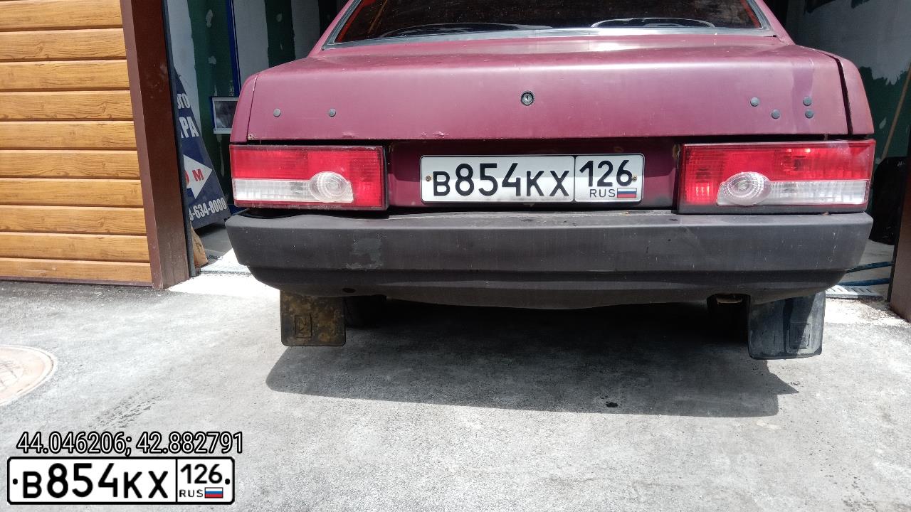 Фото автомобиля LADA 2109 SAMARA, 2000 — госномер У003ОР64. Цвет: БОРДОВЫЙ