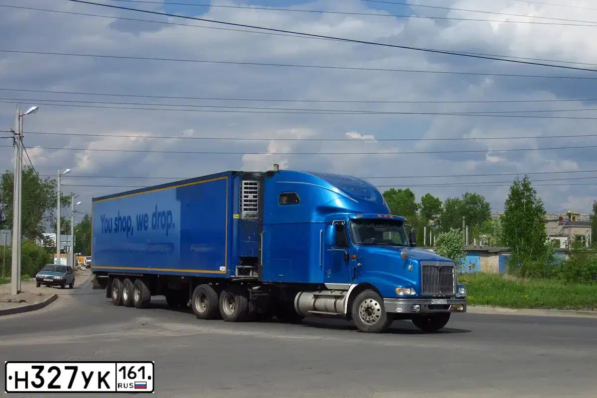 Фото автомобиля INTERNATIONAL HEAVY TRUCK 8500-9900, 2003 — госномер Н327УК161. Цвет: СИНИЙ