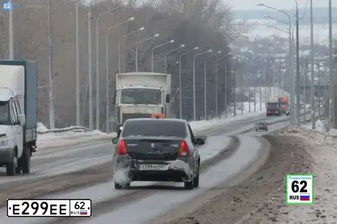 Фото автомобиля RENAULT LOGAN, 2007 — госномер Е299ЕЕ62. Цвет: ТЕМНО-СЕРЫЙ