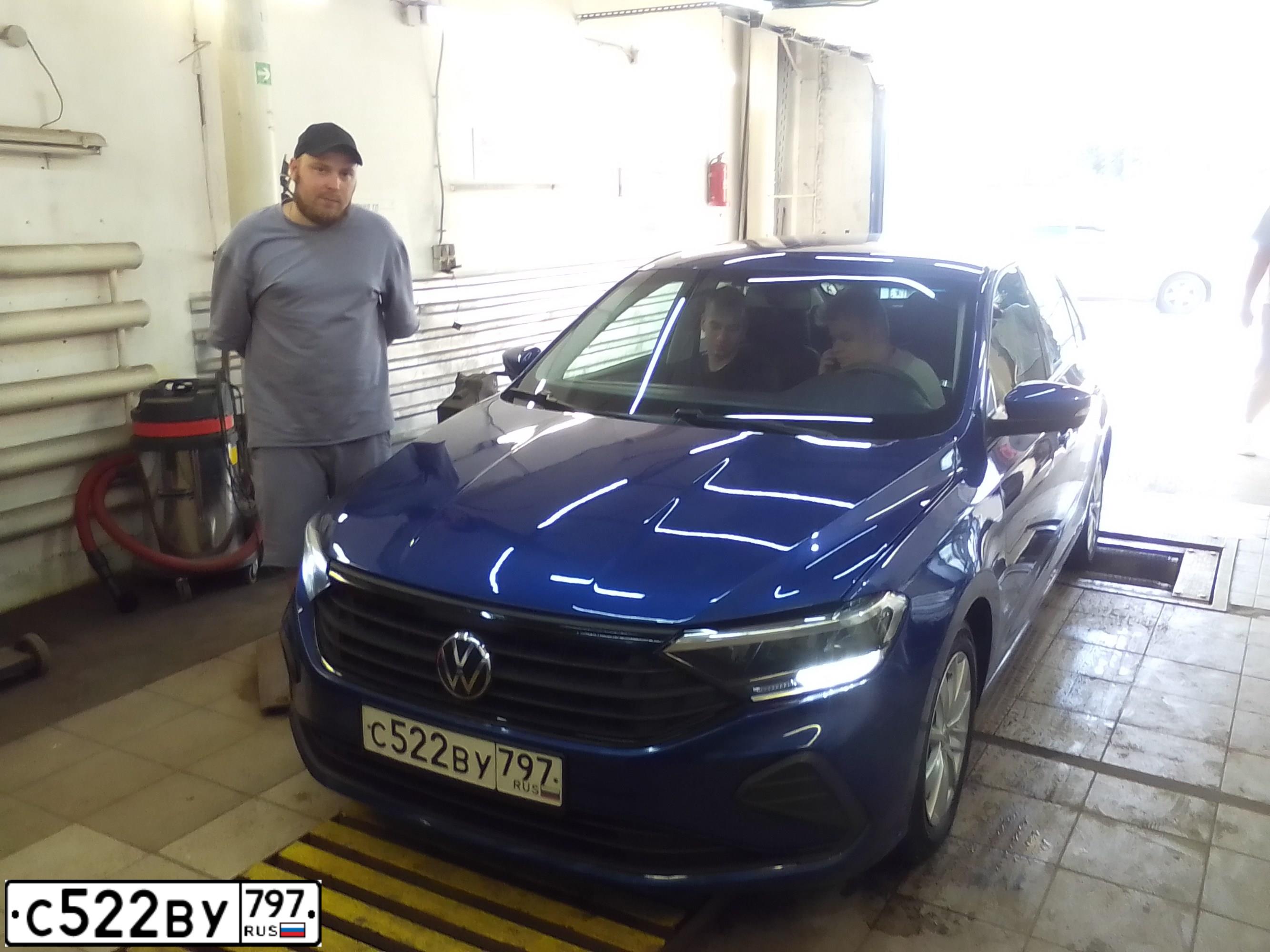 Фото автомобиля VOLKSWAGEN POLO, 2020 — госномер Р305ЕМ977. Цвет: синий