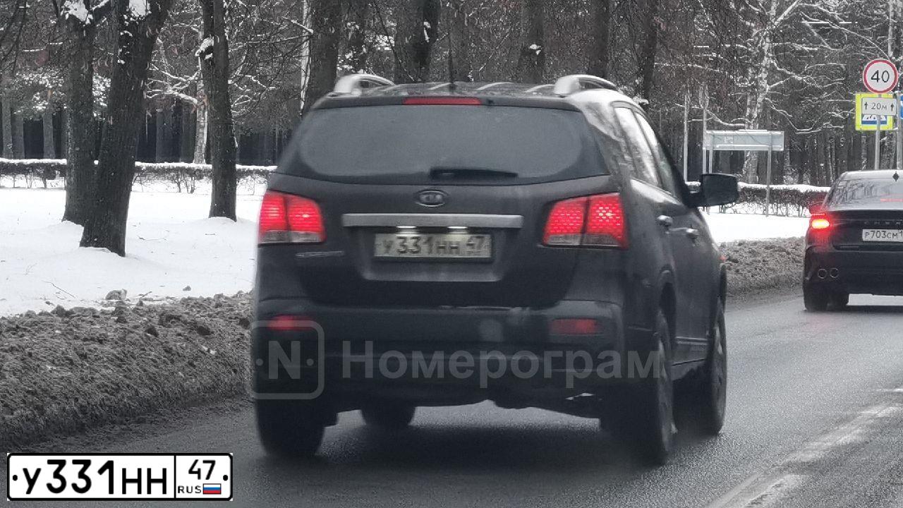 Фото автомобиля KIA SORENTO, 2012 — госномер Е624СЕ147. Цвет: БЕЖЕВЫЙ