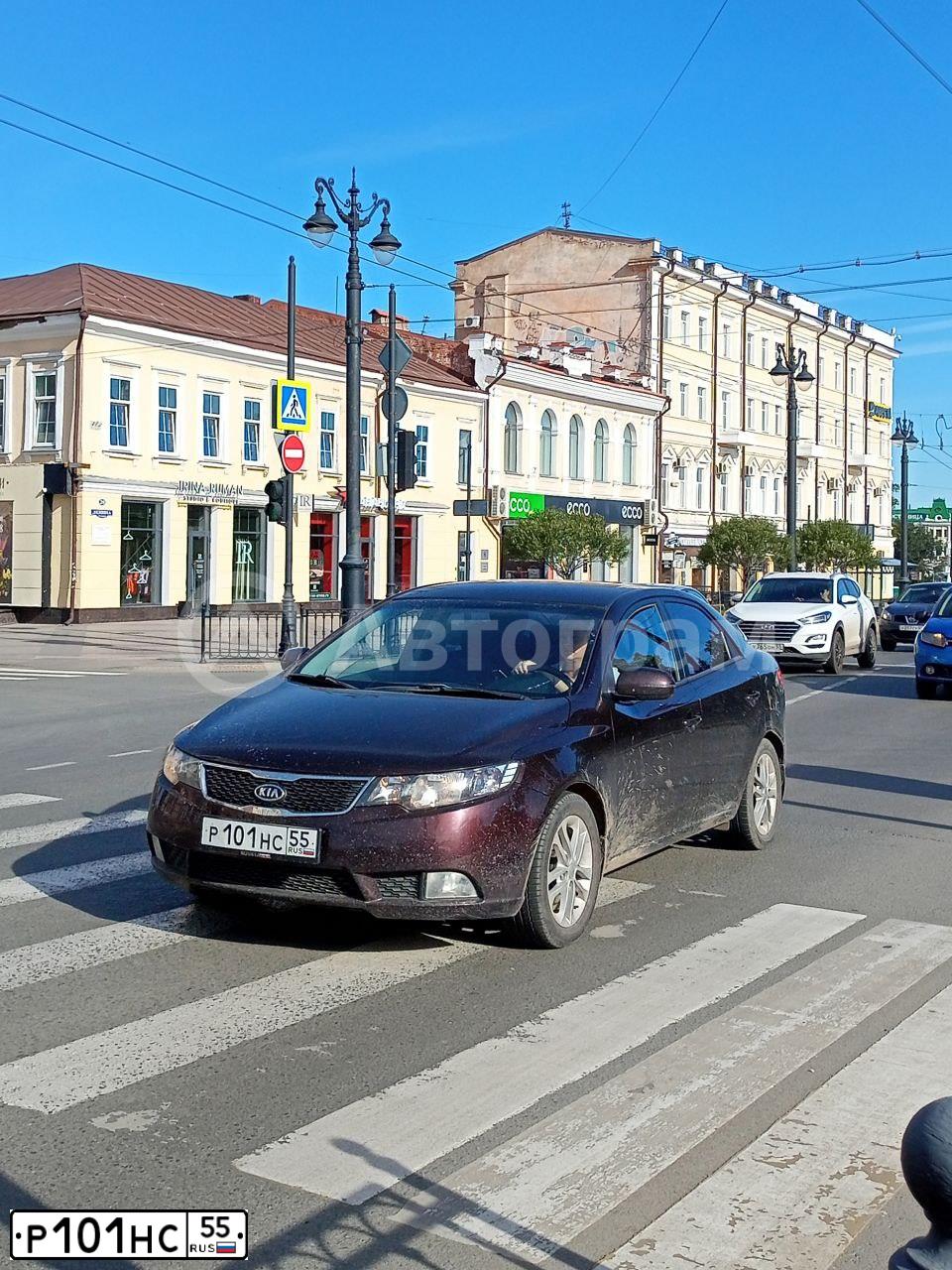 Фото автомобиля KIA CERATO, 2010 — госномер Р101НС55. Цвет: ТЕМНО-ВИШНЕВЫЙ